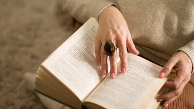 english learning woman phone home