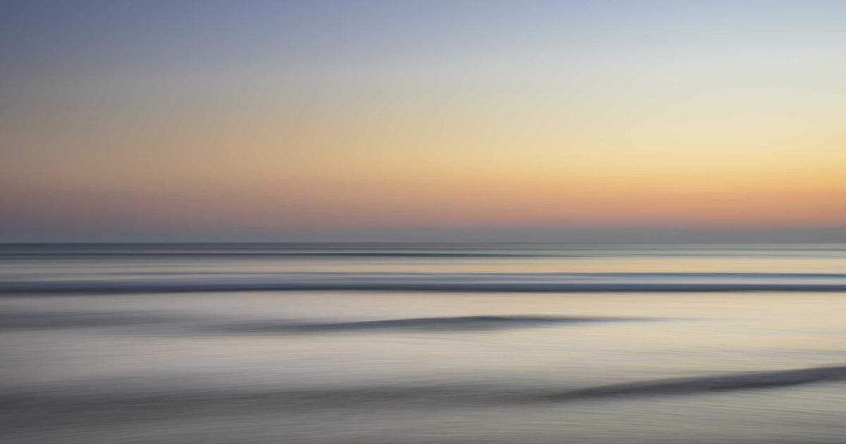 英語の発音矯正を独学で練習しているイメージ